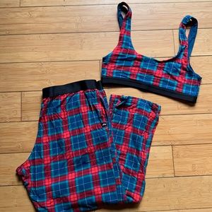 MeUndies holiday set. Comes with lounge pant and bra.